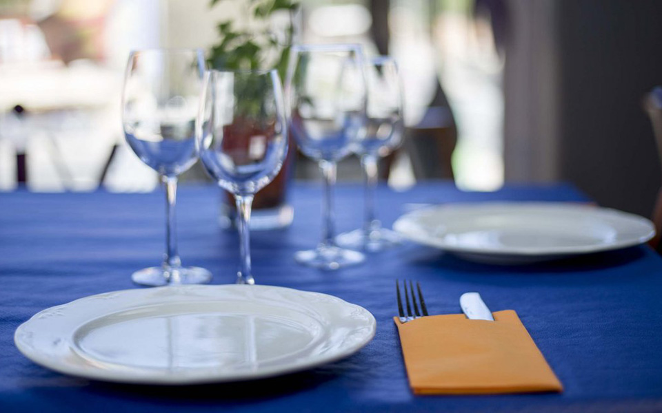 Tischdecke aus Vliesstoff